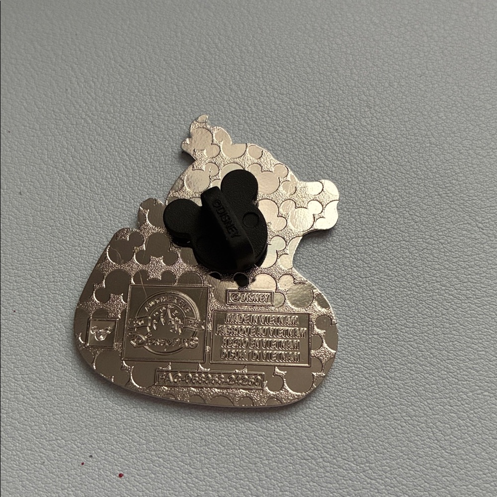2025 Disney duck pin - Picture 2 of 2